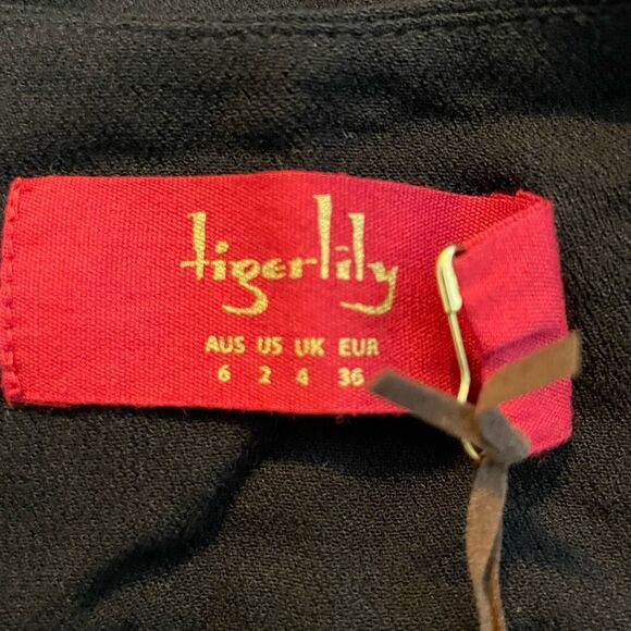 Tigerlily Revolve Embroidered Trim Cropped Tank Top Black Flowy Tiered Sleeveles - Picture 6 of 9